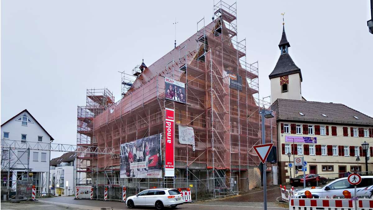 Gerüste am Rathaus in Münchingen: Das historische Fachwerkhaus muss aufwendig saniert werden.