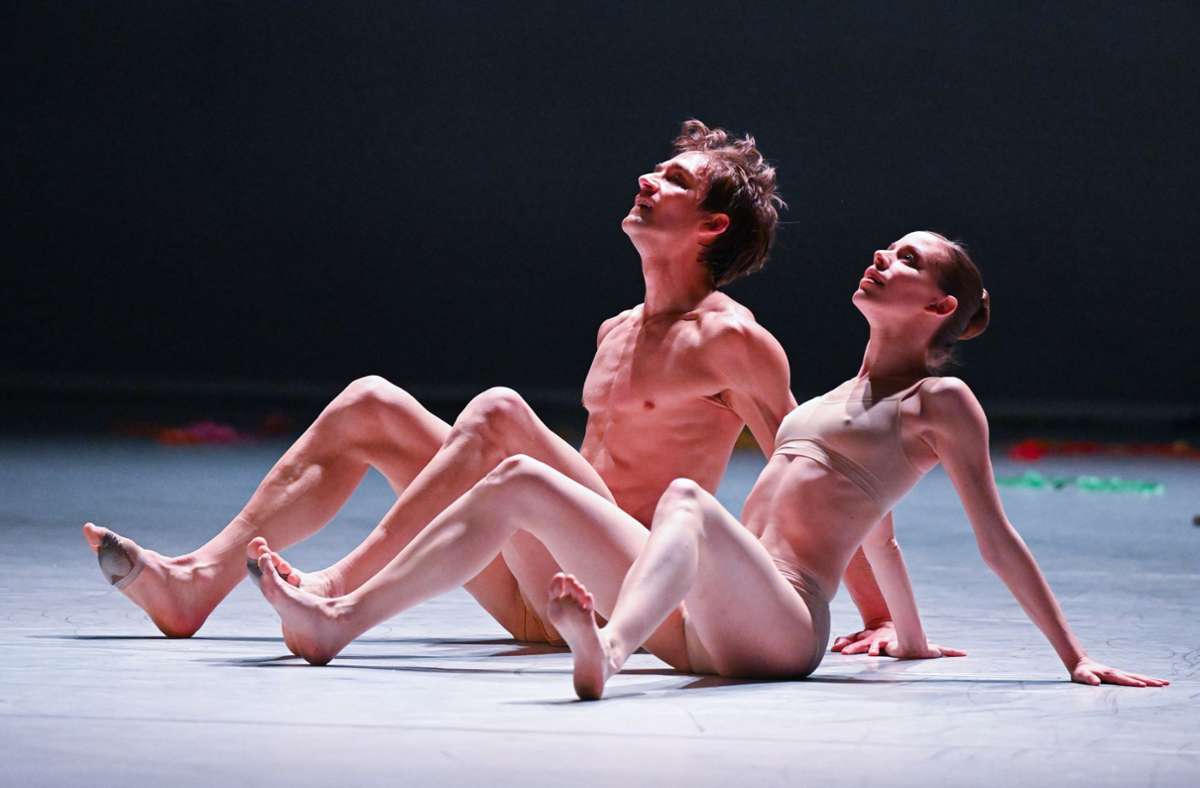 Szene aus der Choreografie „Aurora’s Nap“, die in Stuttgart im Rahmen des Ballettabends „Pure Bliss“ uraufgeführt wurde
