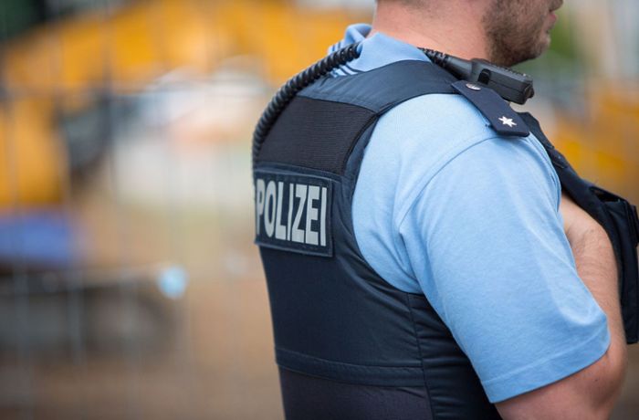 46-Jähriger  hält sich Schusswaffe an den Kopf: Alkoholisierter Mann löst Polizeieinsatz in Böblingen aus