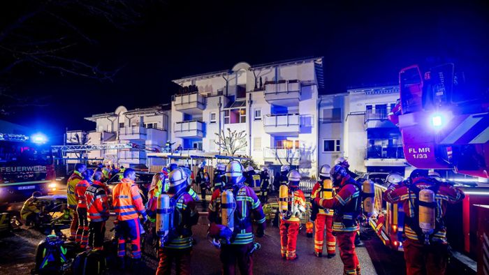 Drei Tote bei Brand in Wohnhaus - weitere Menschen in Lebensgefahr