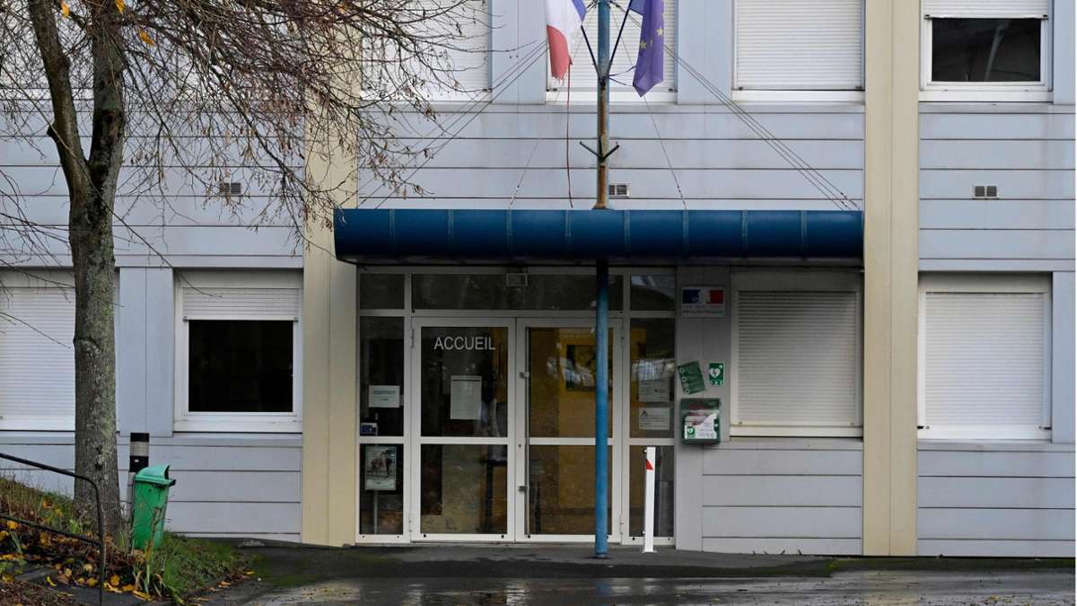 Frankreich: Zwölfjährige will Englischlehrerin mit Messer töten