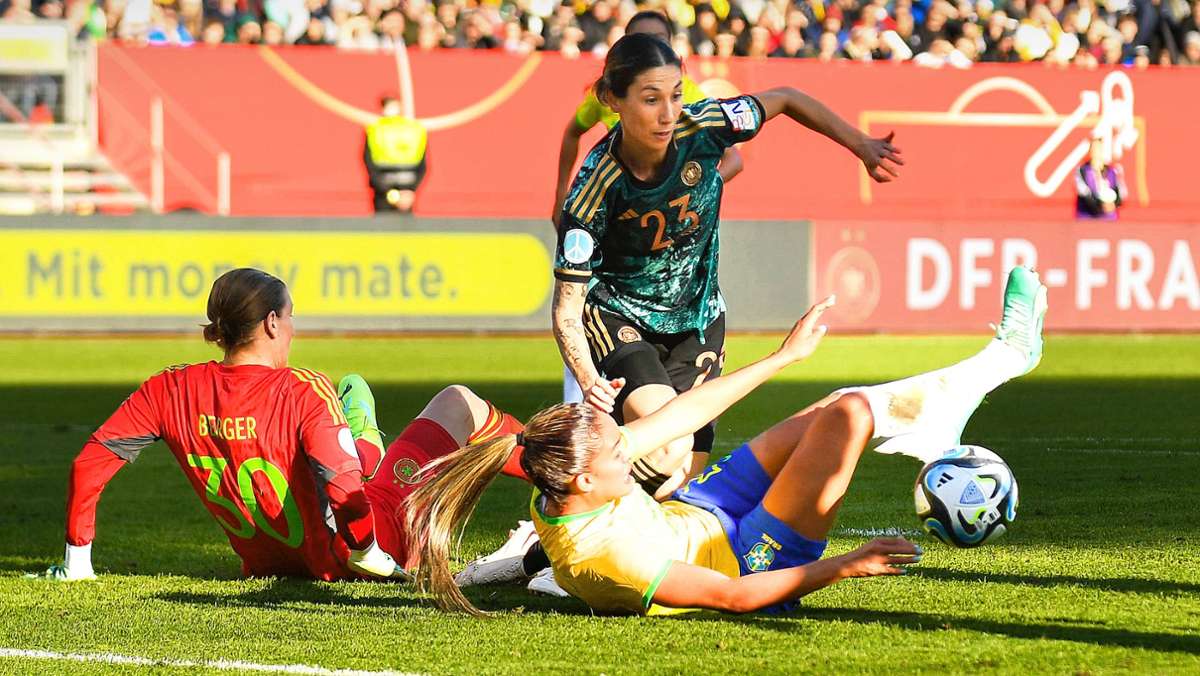 Frauen-Fußball-WM 2023: Voss-Tecklenburg erkundet das  Terrain