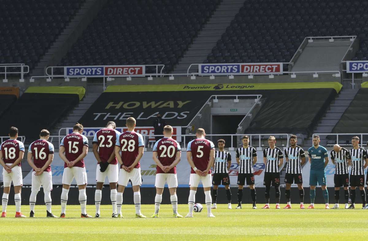In der Premier League gab es vor der Partie zwischen Newcastle United und West Ham United eine Schweigeminute.