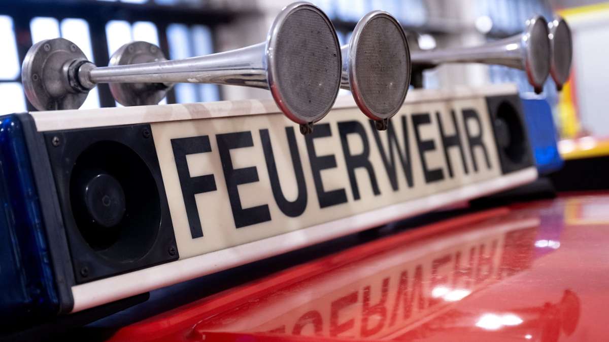 Enzkreis: Garage geht in Flammen auf –  rund 350.000 Euro Schaden