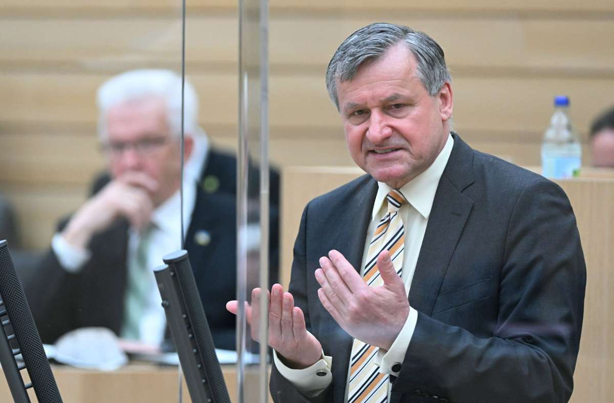 Maskenpflicht im Landtag: Politiker dürfen jetzt wieder oben ohne