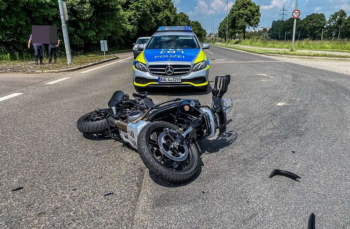 Unfall in Sindelfingen: Nagelneue Harley geschrottet
