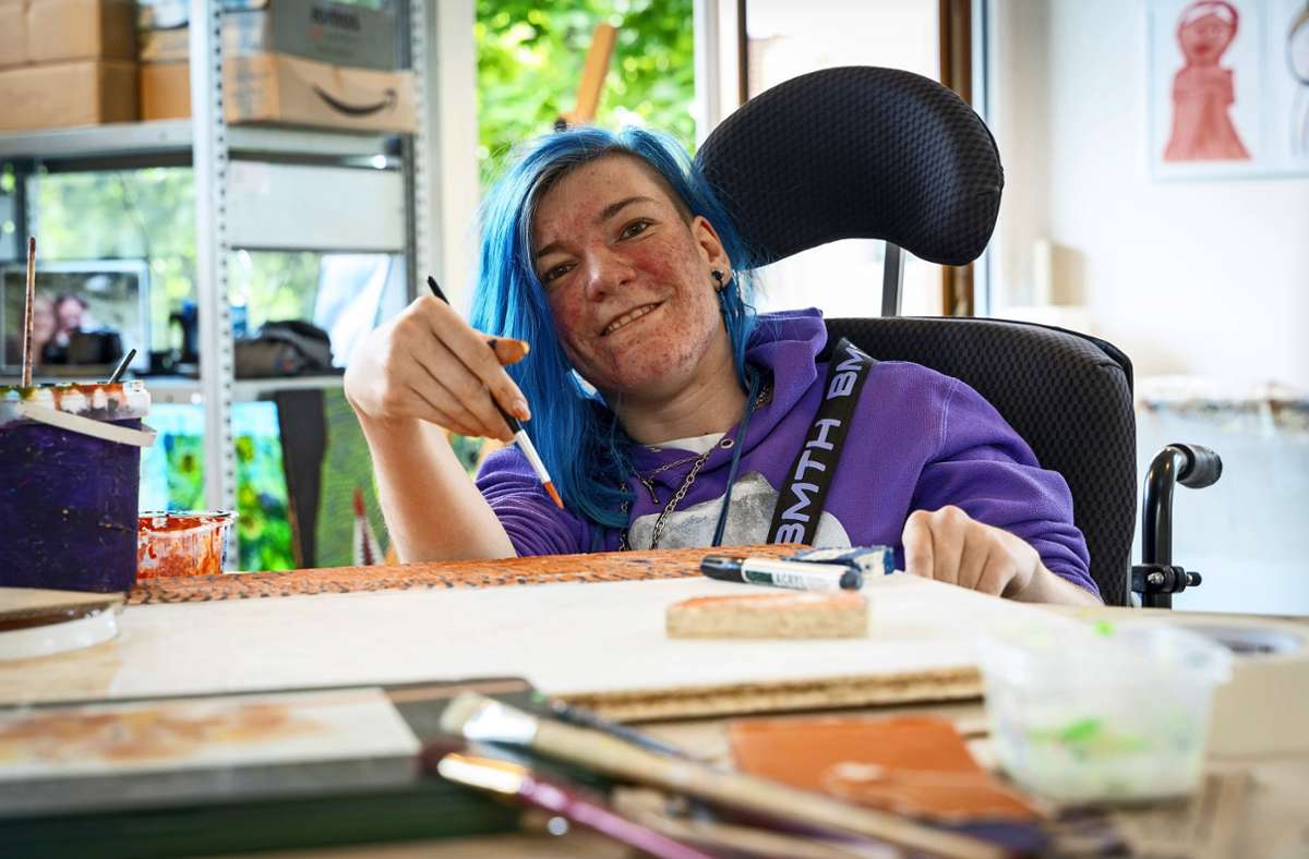 Leonbergerin ist queer und hat Behinderung: Bunt sein heißt, alle mit einzuschließen