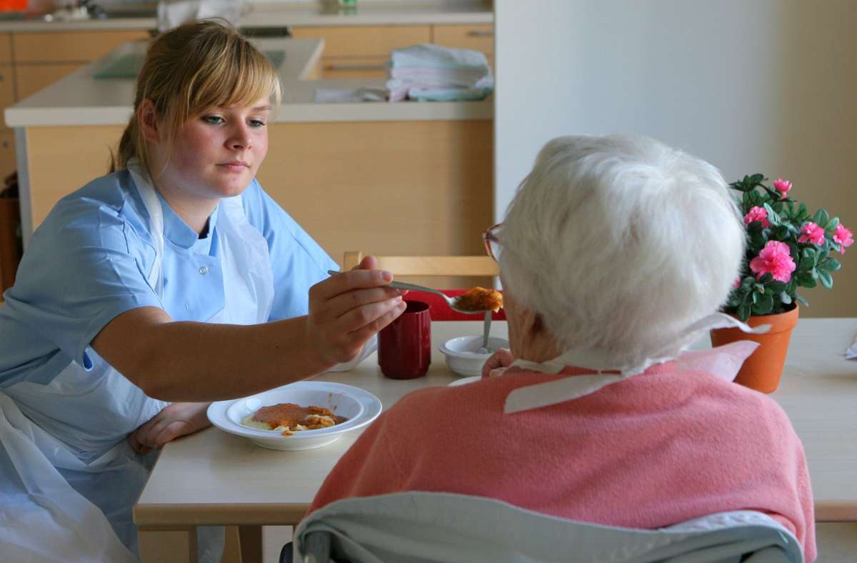 Essen in Pflegeheimen: Wenn Pflegebedürftige unterernährt sind