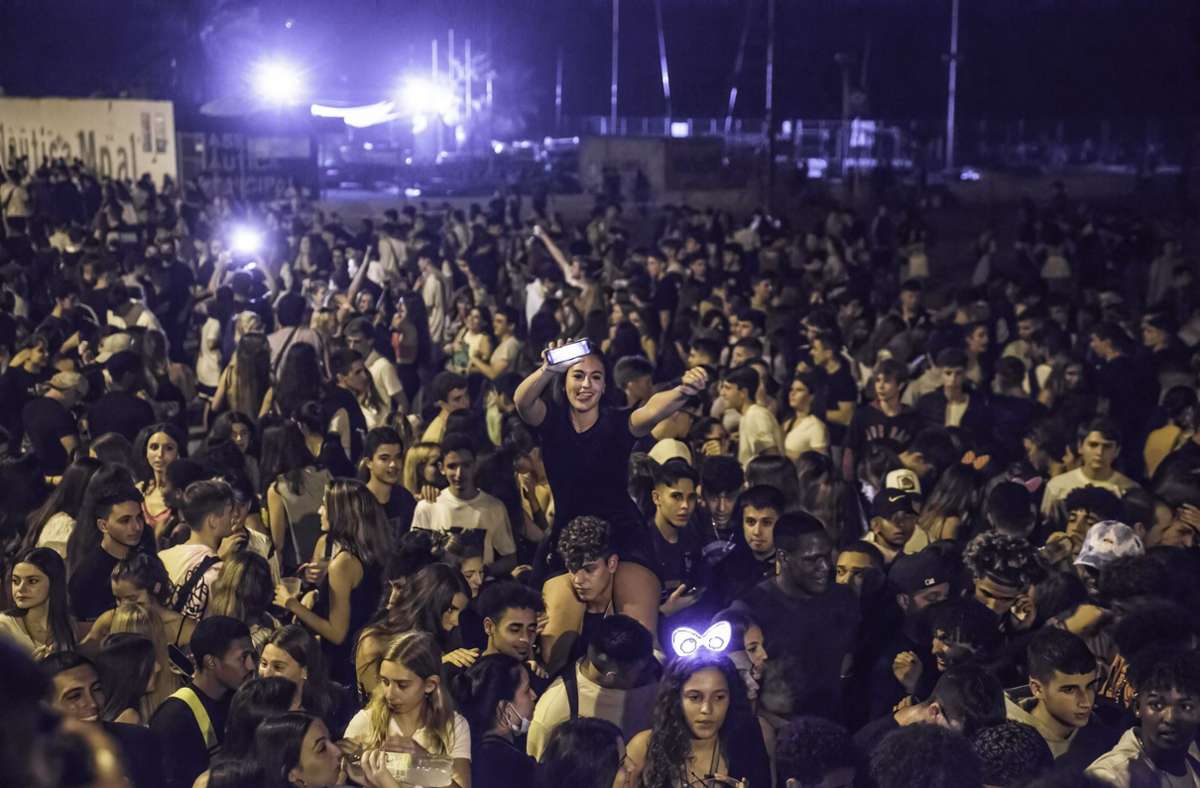 Barcelona: Riesenpartys mit 40.000 Teilnehmern und Randale