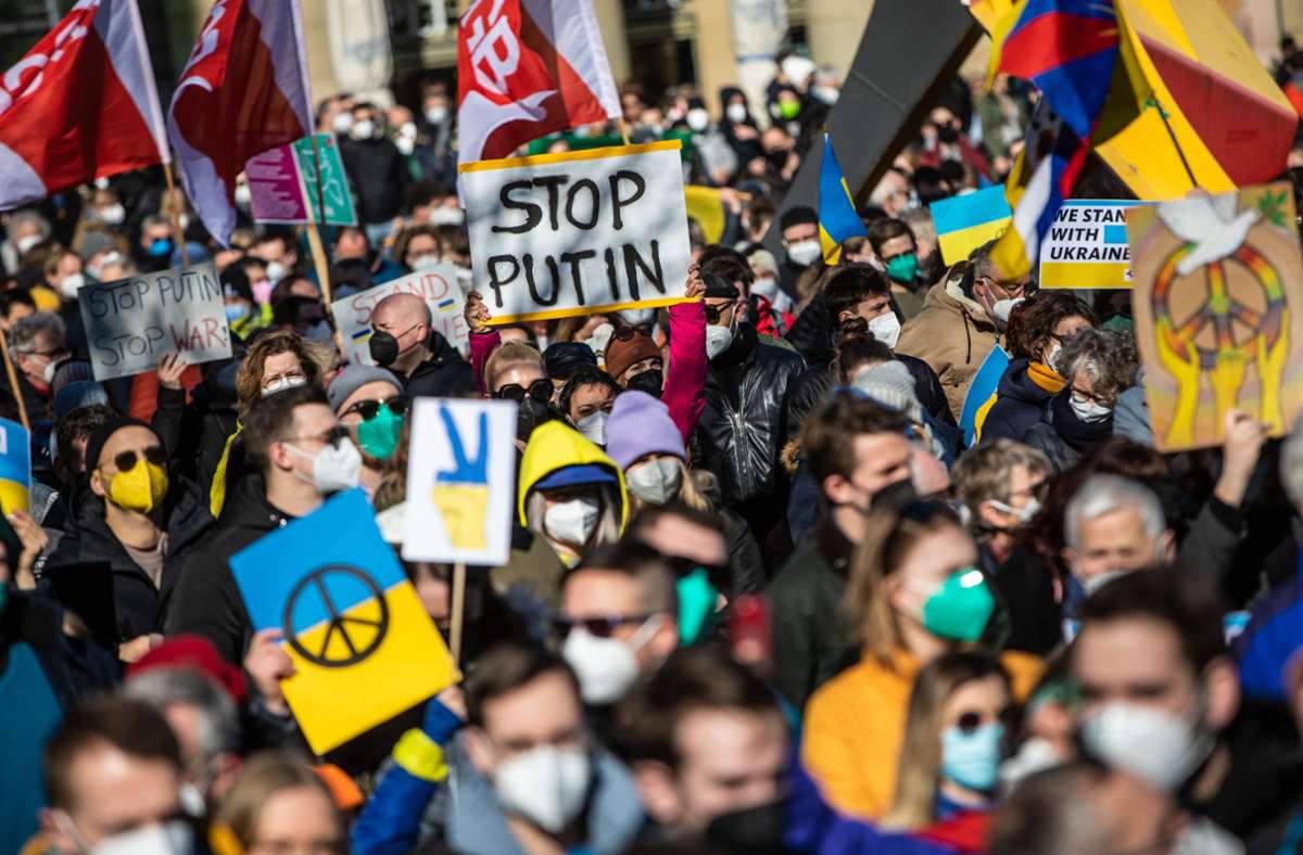 Baden-Württemberg: Zehntausende protestieren gegen den Krieg in der Ukraine