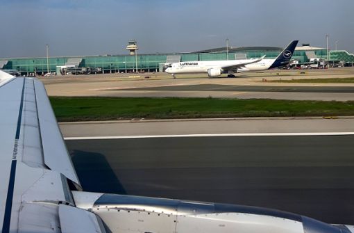 Auf dem Flughafen El Prat landete die Maschine außerplanmäßig (Symbolbild). Foto: IMAGO/Action Pictures/IMAGO