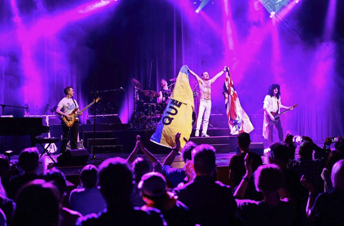 Tribute-Band in der Stadthalle: Queen-Show reißt Sindelfinger von den Sitzen