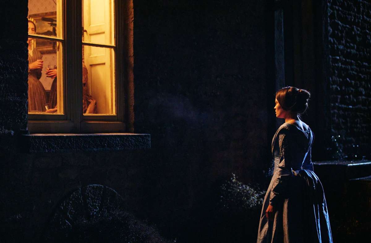 „Emily“: Emma Mackey als Emily Brontë