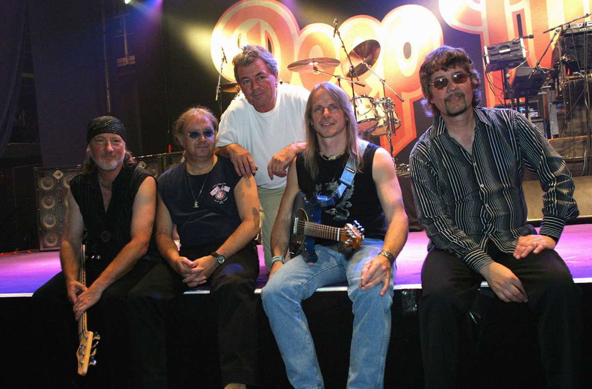 Deep Purple in der Berliner Columbia-Halle am 20.10.2003,, v.l.n.r. Roger Glover, Ian Paice, Ian Gillan, Steve Morse und Don Airey