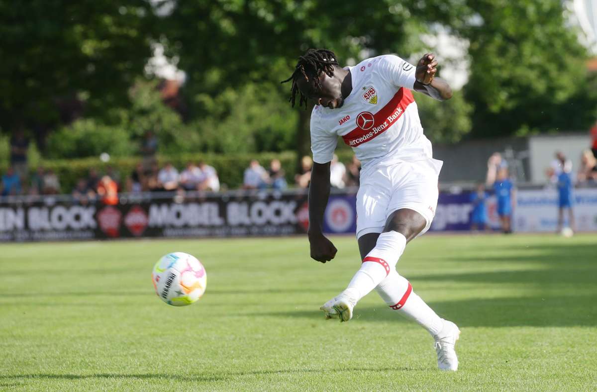 Testspiel des VfB Stuttgart: Tanguy Coulibaly sichert Sieg gegen FC Brentford