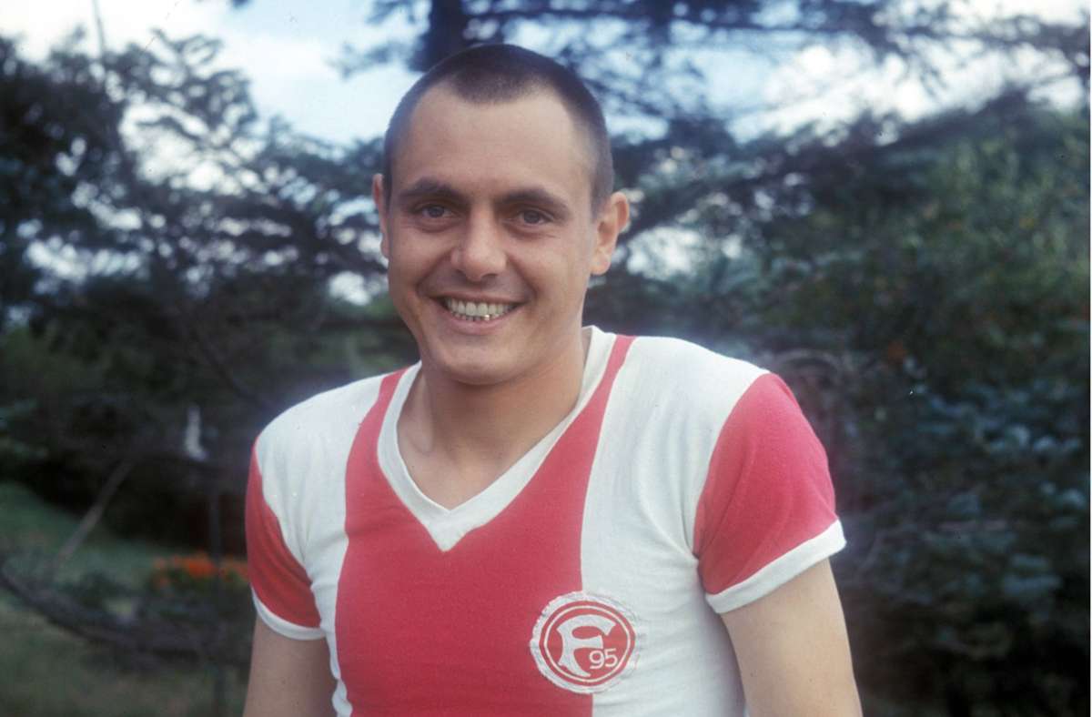 Peter Meyer 1966 im Trikot von Fortuna Düsseldorf. Ein Jahr später wechselte „Pitter“ nach Mönchengladbach. In unserer Bildergalerie blicken wir auf sämtliche Dreierpacker der VfB-Historie.