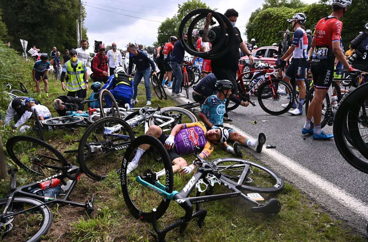 Massensturz bei der Tour de France: Strafe für „Opi Omi“-Fan steht fest
