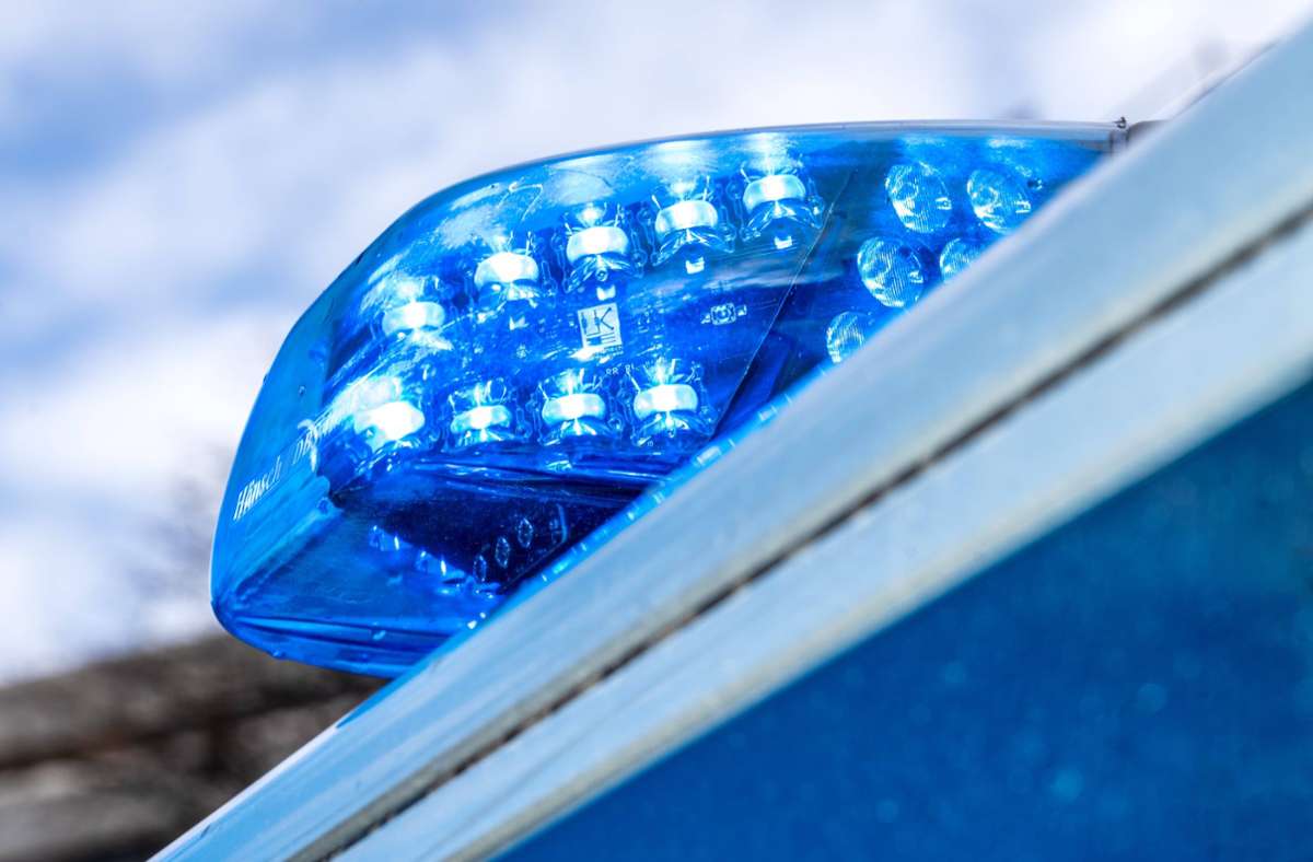 Unfall in Weissach: Fahrer flüchtet nach Kollision