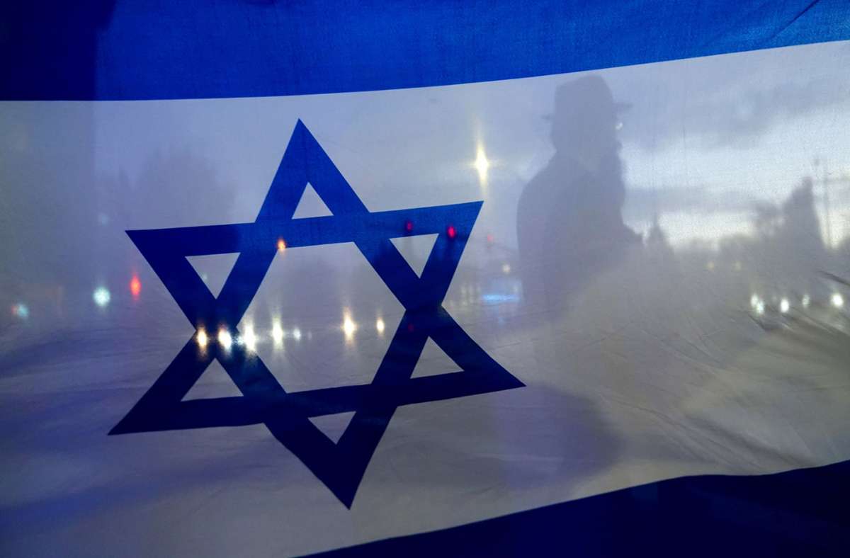 Polizei ermittelt: Israel-Flagge vor Heilbronner Rathaus