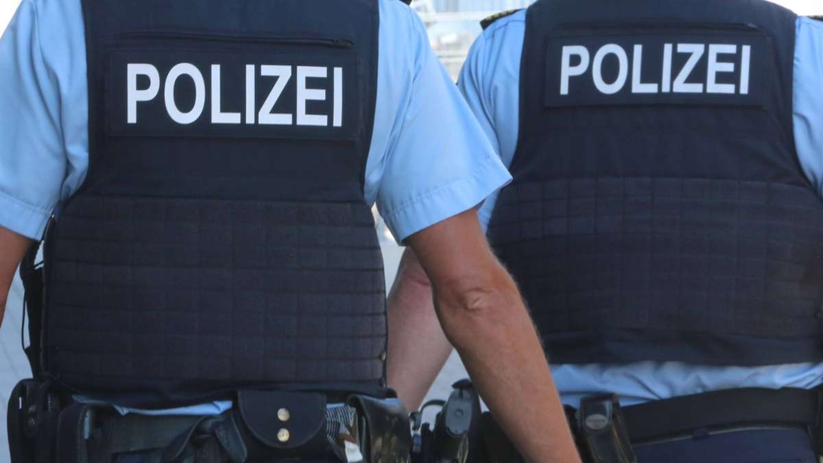 Polizeieinsatz am Bahnhof in Vaihingen an der  Enz: Fahrgast greift Zugbegleiter an
