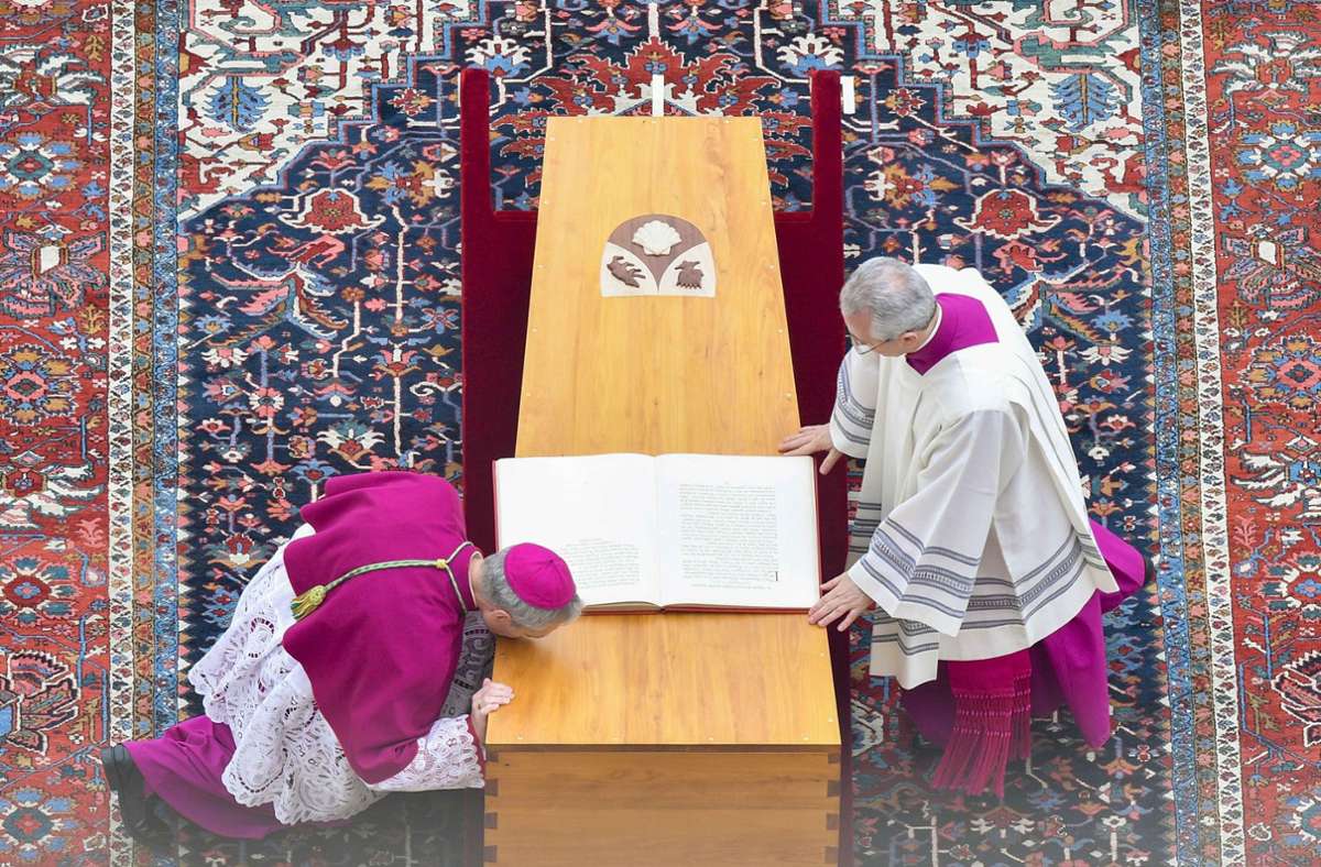 Der Sarg enthält den Leichnam von Benedikt XVI.