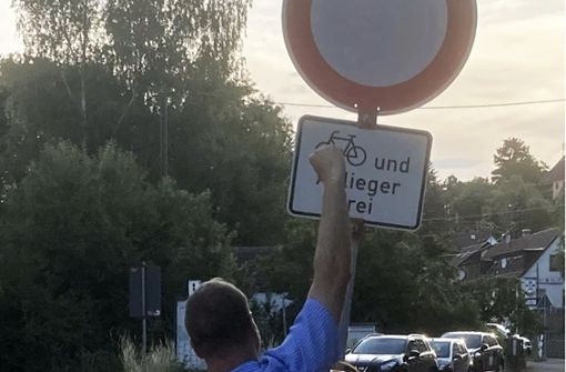 Reihenweise Geisterfahrer: Die Umleitungsreglung wegen der Tunnelsperrung in Darmsheim lässt Auto- und Motorradfahrer reihenweise rebellisch werden. Foto: edi