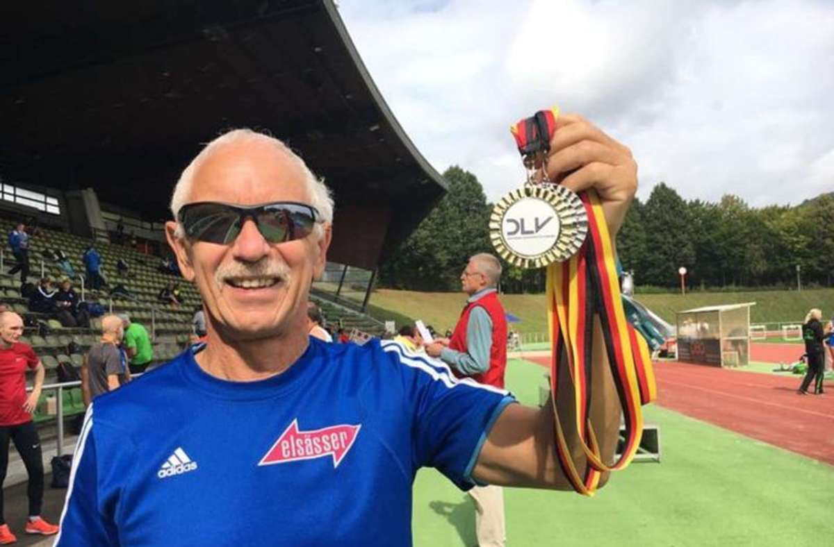 Leichtathletik beim VfL Sindelfingen: Reinhard Michelchen holt drei Medaillen bei Senioren-DM