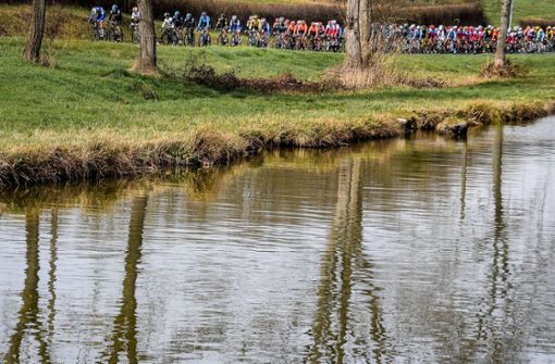 Um die  Schönheit der Landschaft zu würdigen, haben die Fahrer bei der Tour de France keine Zeit. Foto: imago/Mario Stiehl