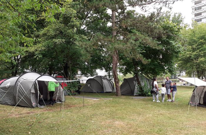 Sindelfingen-Viehweide: Zeltlager für Kinder zwischen Hochhäusern