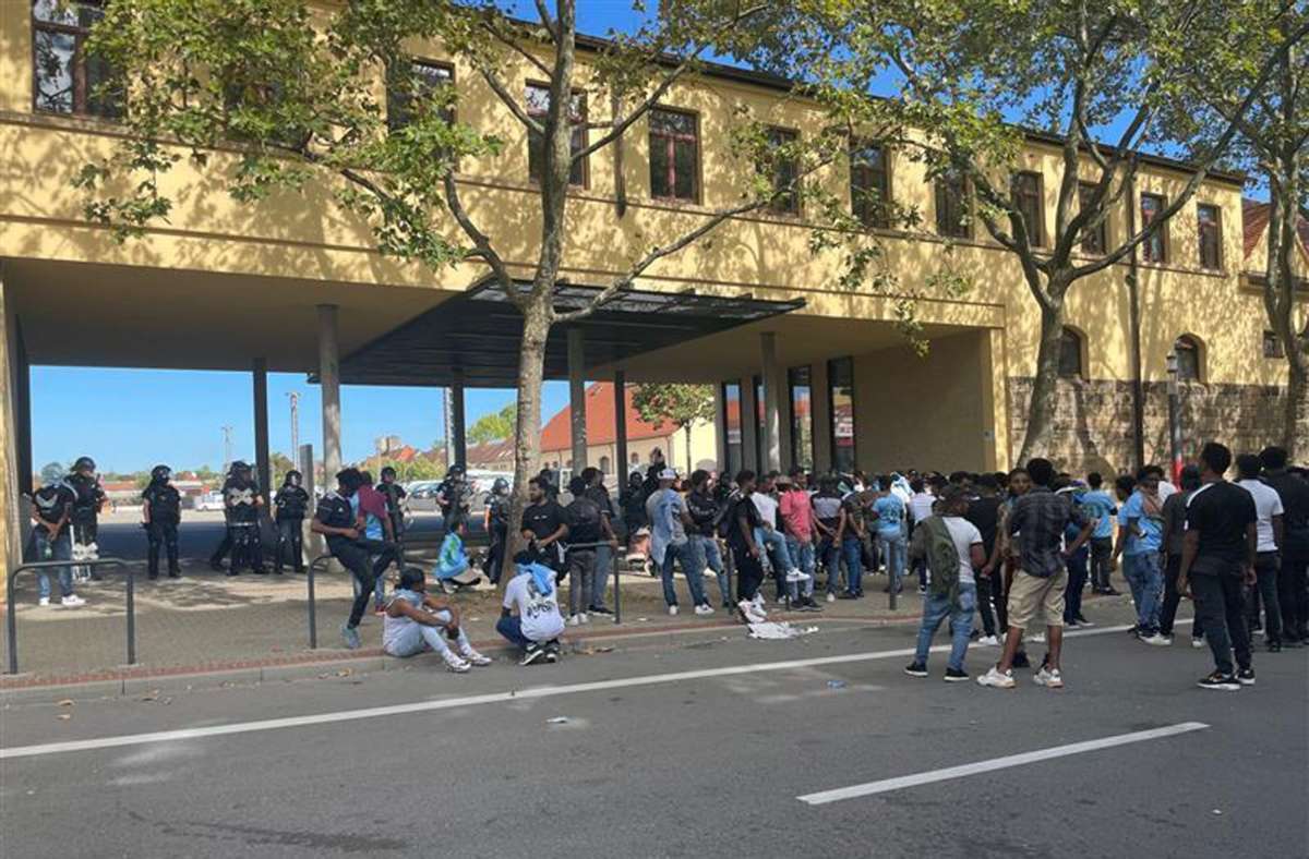 Laut Polizei fand dort eine Veranstaltung des Verbands der eritreischen Vereine Stuttgart und Umgebung e.V. statt, der als regierungsnah gilt.