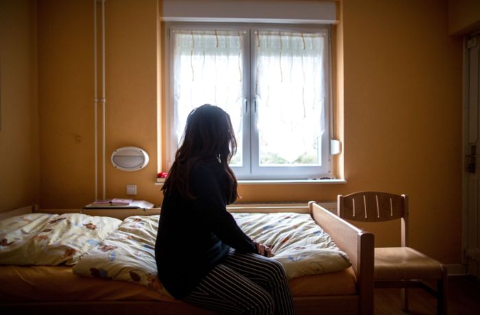 Gewalt gegen Frauen: Frauenhäuser müssen warten