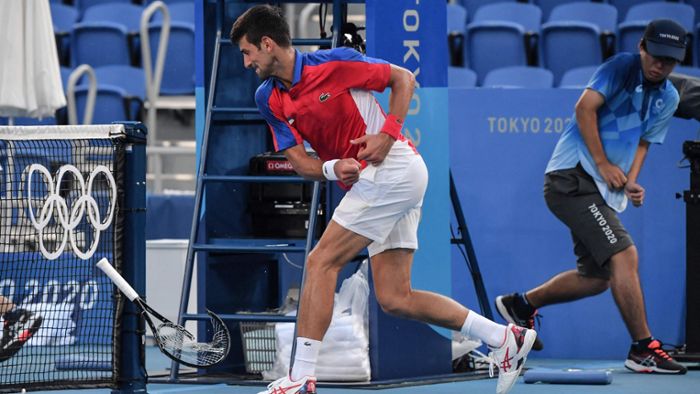 Novak Djokovic lässt Frust gleich doppelt am Schläger aus