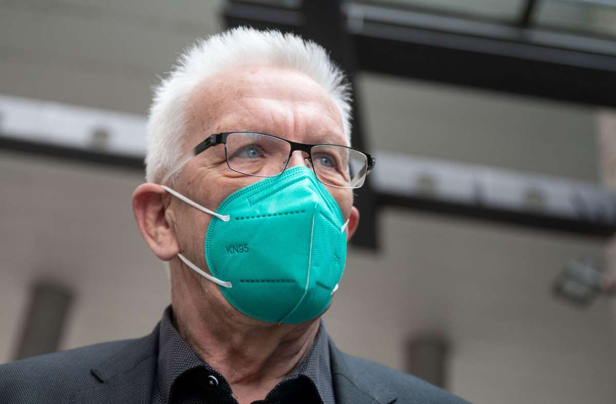 Coronavirus in Baden-Württemberg: Winfried Kretschmann dämpft Hoffnung auf baldige Reisen