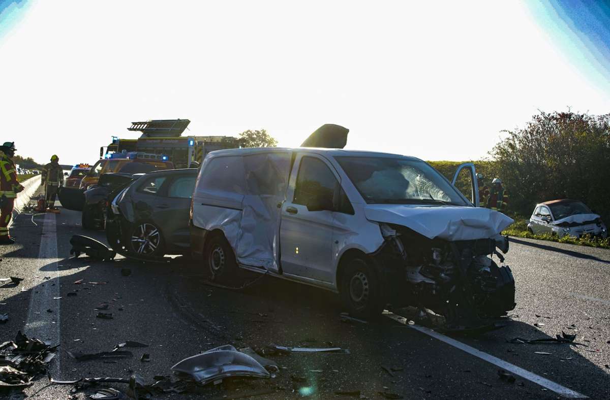 Insgesamt vier Fahrzeuge waren an dem Unfall beteiligt.
