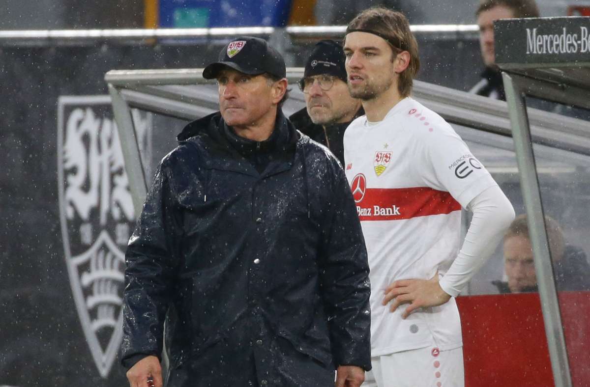Beim Heimsieg gegen den 1. FC Köln war Bruno Labbadia nicht nur mit Borna Sosa ziemlich zufrieden – welche Startelf der VfB-Trainer auf Schalke vermutlich ins Rennen schicken wird,  zeigen wir in unserer Bildergalerie.