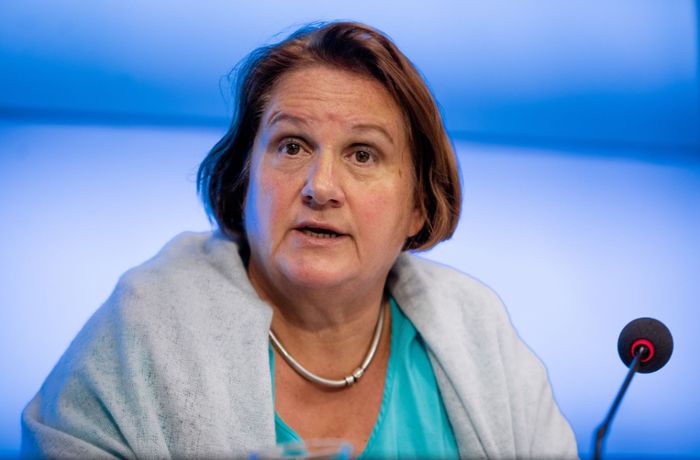 N-Wort in „Tauben im Gras“: Kultusministerin Schopper hält an Abi-Pflichtlektüre fest