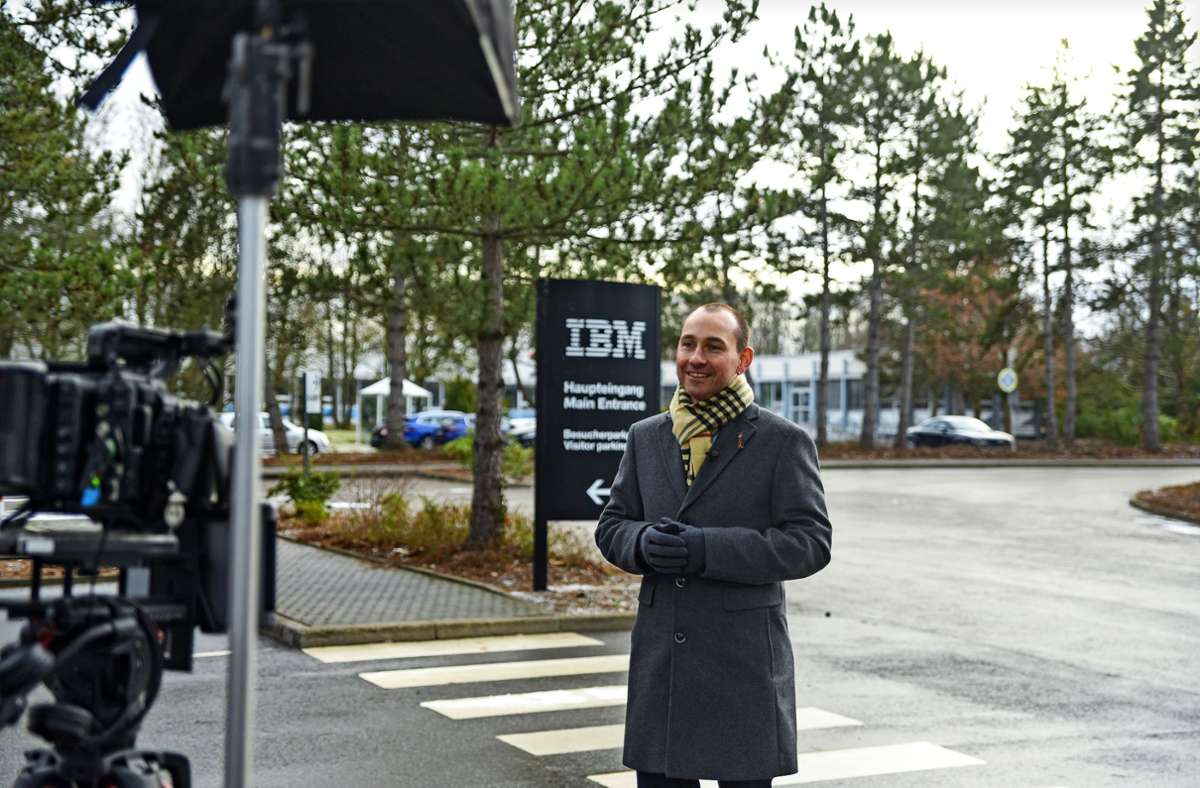 Überall, wo etwas in Bewegung ist, war der Böblinger OB Stefan Belz für das Neujahrsvideo unterwegs: hier auf dem IBM-Areal, das im kommenden Jahr frei wird. Foto: Stadt Böblingen