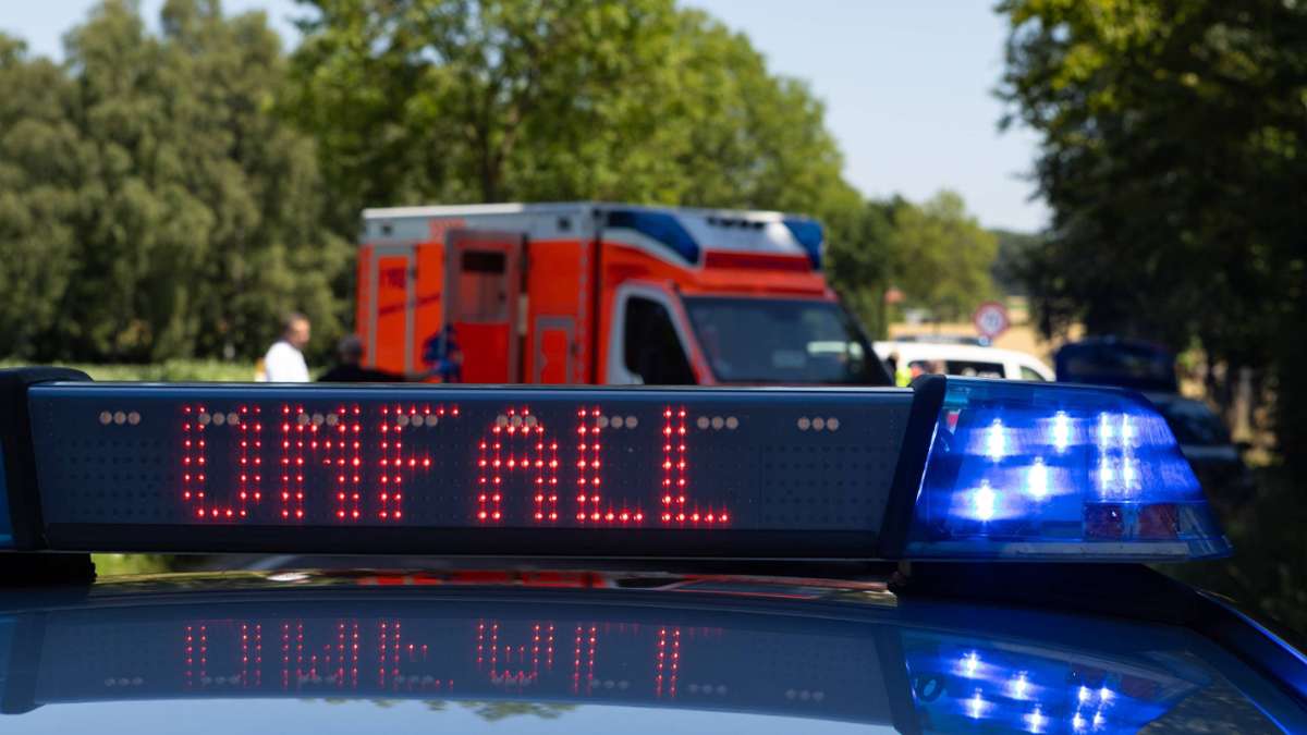 B 27 bei Filderstadt: 57-Jähriger nach Auffahrunfall im Krankenhaus