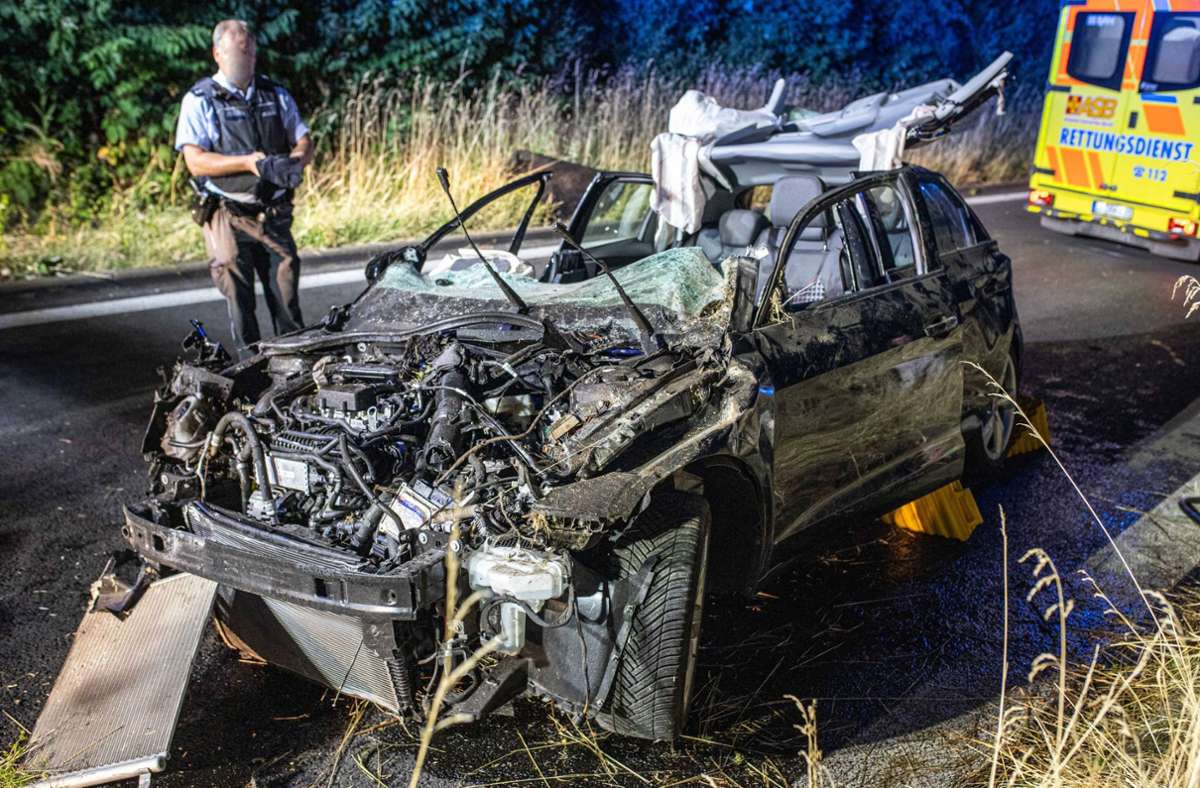 Unfall bei Waiblingen: Auto überschlägt sich  auf Bundesstraße