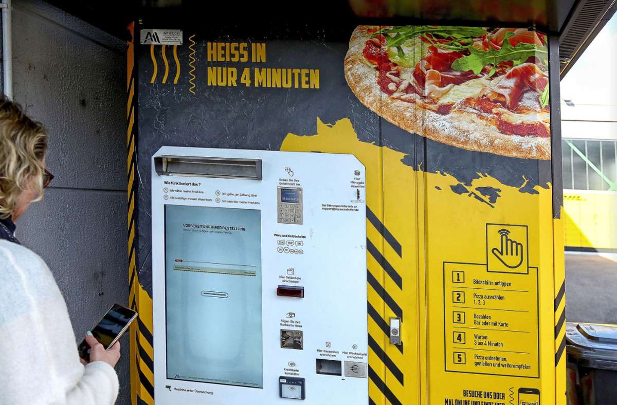 Selbsttest an einer Tankstelle in Großbottwar: Wie schmeckt Pizza aus dem Automaten?
