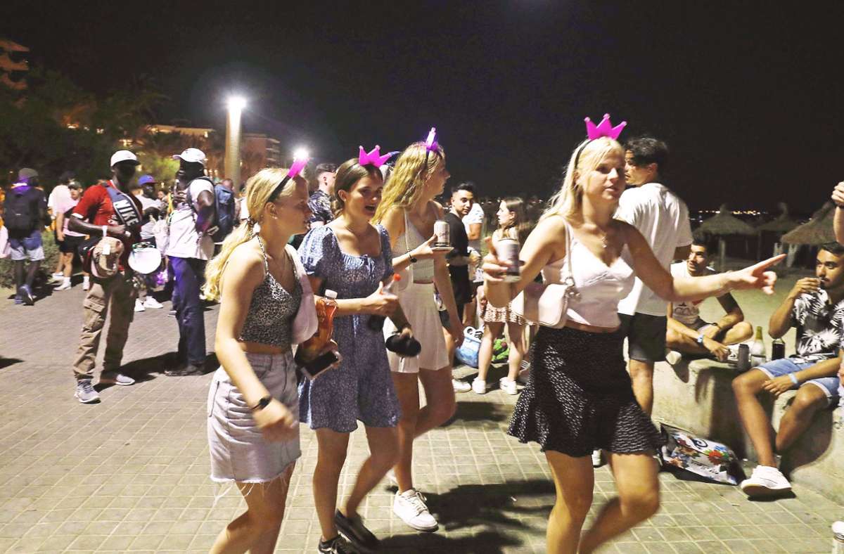 Corona auf Mallorca: Tausende auf Ballermannparty
