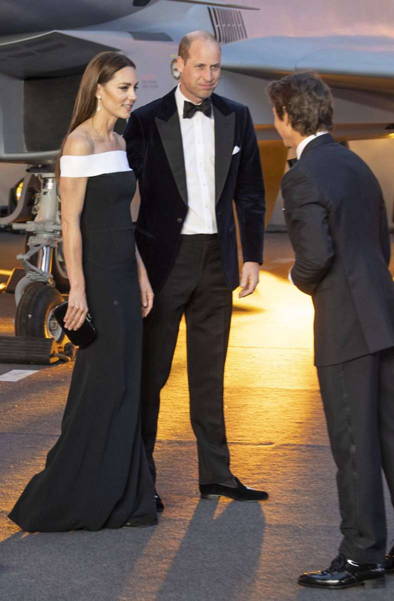 Elegant in Schwarz und Weiß – Kate bei der „Top Gun“-Premiere im Mai 2022. Das Abendkleid ist von Roland Mouret. Ein ähnliches Kleid kostete rund 1600 Pfund (etwa 1900 Euro).