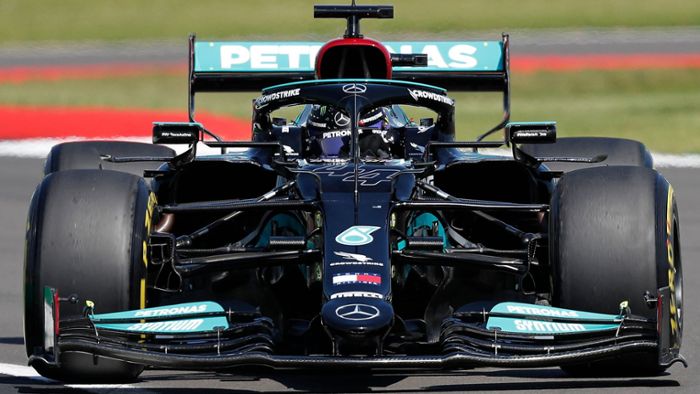 Hamilton profitiert in Silverstone von Verstappens Crash