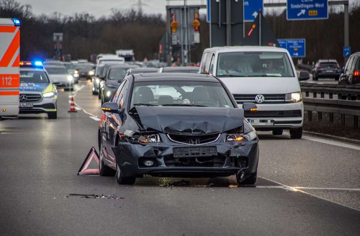 Auf der A 81 bei Böblingen: Auffahrunfall  fordert sechs Verletzte