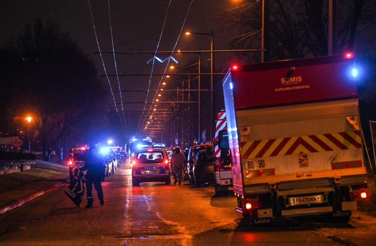 Mehrfamilienhaus bei Lyon in Brand: Mindestens zehn Tote bei Feuer - darunter fünf Kinder