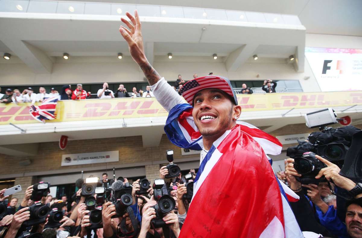 Platz zehn Der zweite Rekordchampion neben Michael Schumacher kommt gerade noch unter die Top Ten: Lewis Hamilton schnappte sich 2015 und 2020 nach 16 von 19 und 14 von 17 Rennen jeweils den Titel (84,2 Prozent). Auch Sebastian Vettel gelang diese Quote in der Saison 2013.