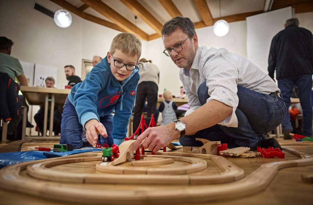 Familienspaß in Waiblingen: Kirchensaal wird zum Bahnparadies