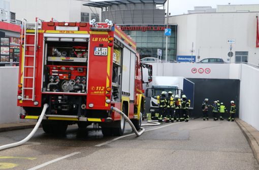 Die Feuerwehr ist zum Breuningerland ausgerückt. Foto: KS-Images.de/Andreas Rometsch/Karsten Schmalz