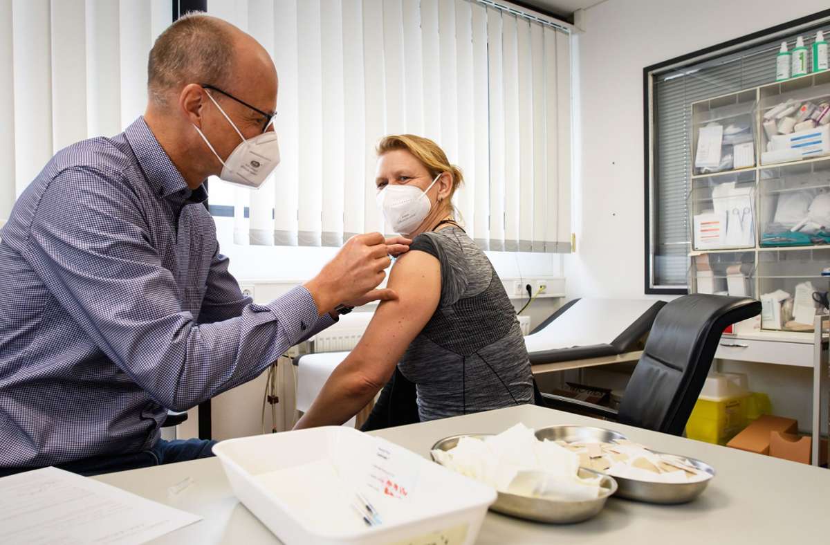 Impfkampagne auf der Kippe: Verband stellt Betriebsimpfungen in Frage