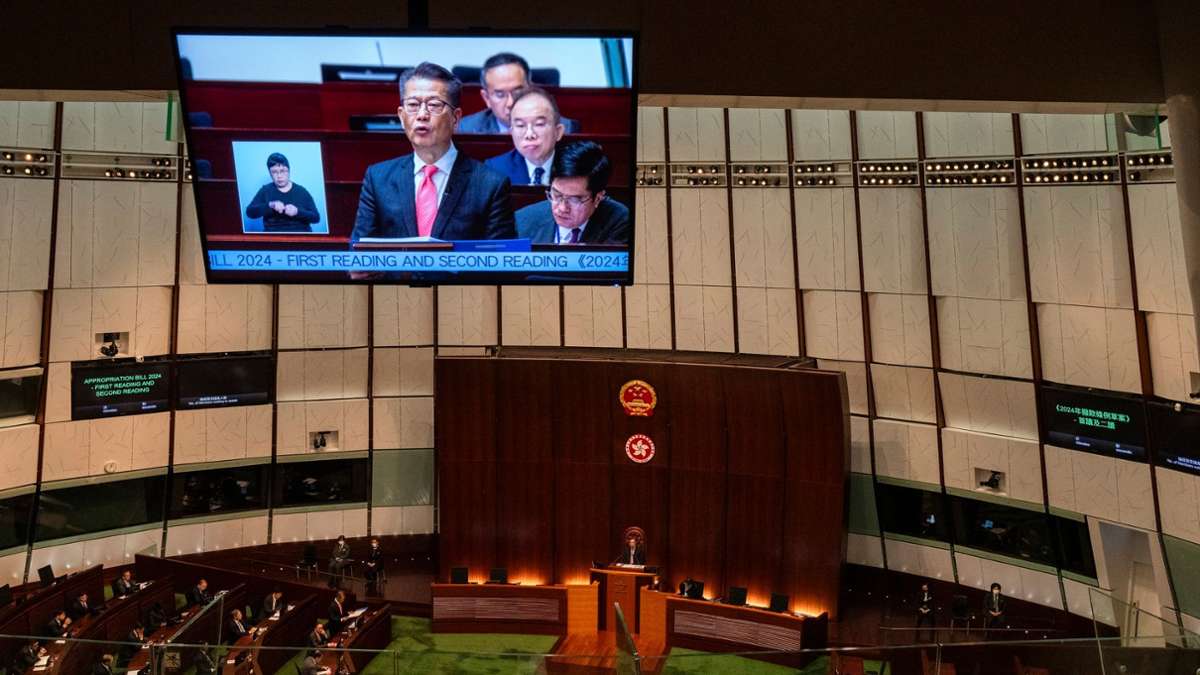 Demokratie: Hongkongs umstrittenes Sicherheitsgesetz tritt in Kraft